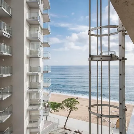 Con Vistas Laterales Al Mar En Platja Платжа-д'Ару