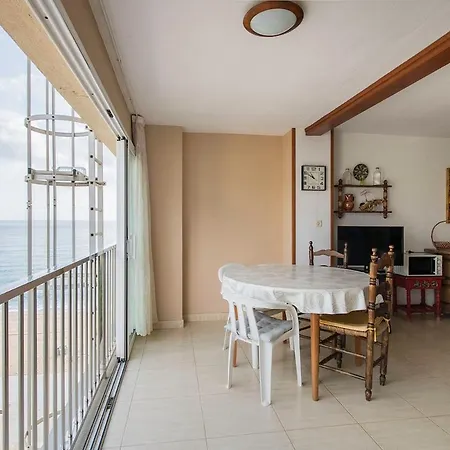 Con Vistas Laterales Al Mar En Platja Платжа-д'Ару